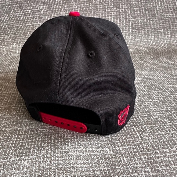 Chicago Blackhawks NFL Cap OS - Picture 4 of 13